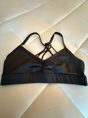 Alo Yoga Black Strappy Sports Bra XS Criss Cross Back Low Impact